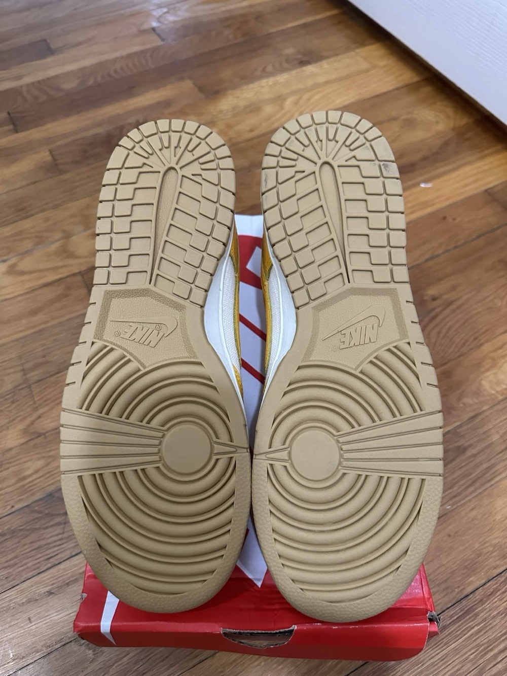 *Used* Nike Dunk Low Men White Yellow (HF4867-739) Size 9 *Damaged Original Box* - Picture 11 of 11